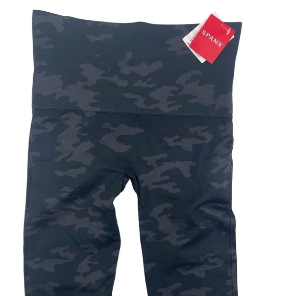 Spanx Look at Me Now Womens Size Medium Seamless Cropped Leggings Black Camo NWT - Picture 9 of 13
